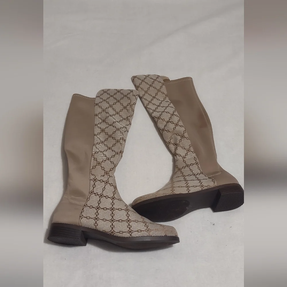 Women boots size 7.5 - Picture 2 of 5